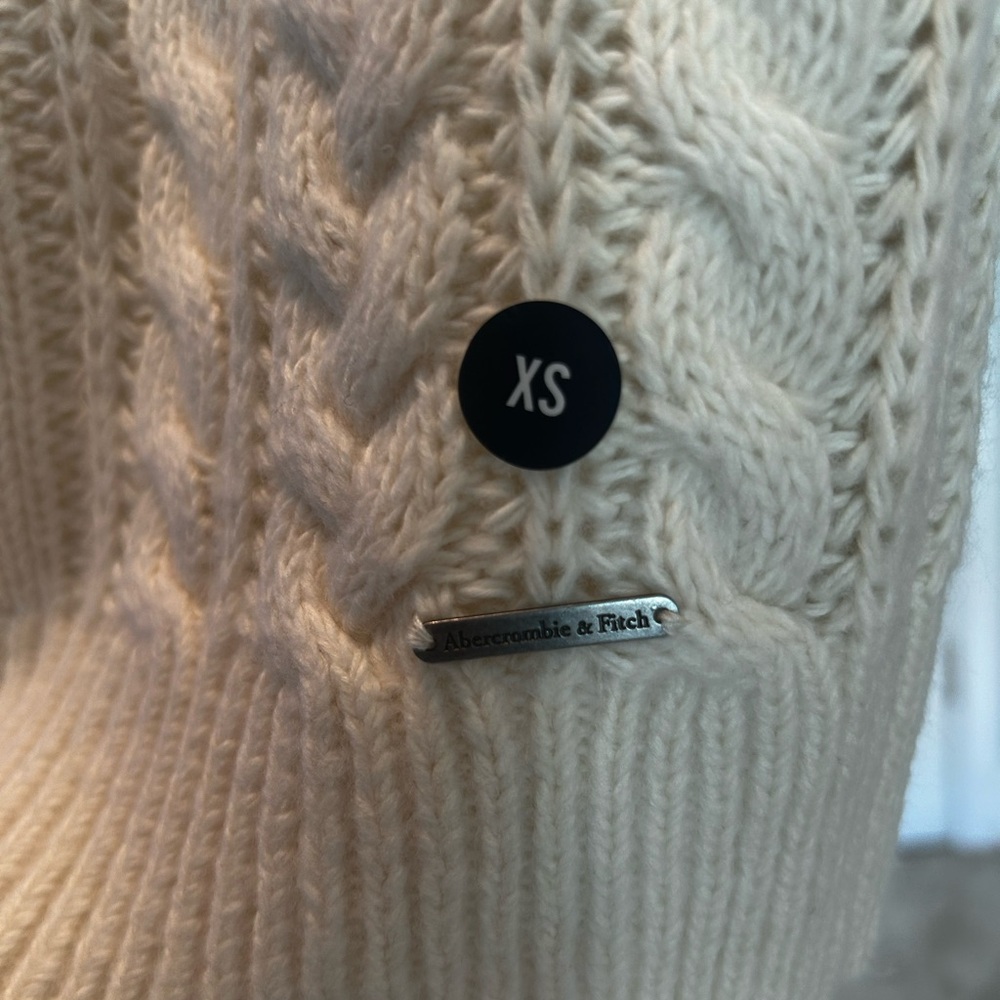 Abercrombie & Fitch Cream Oversized Cable Knit Sweater- Size Extra Small XS / S - Picture 9 of 9